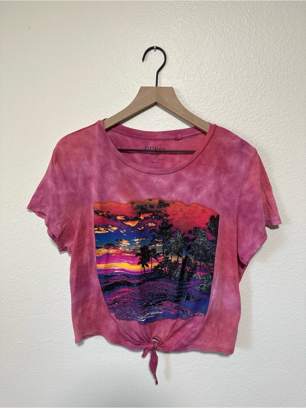 💗Guess Pink Tie-Front Glitter Sunset Graphic T-shirt Crop Tee